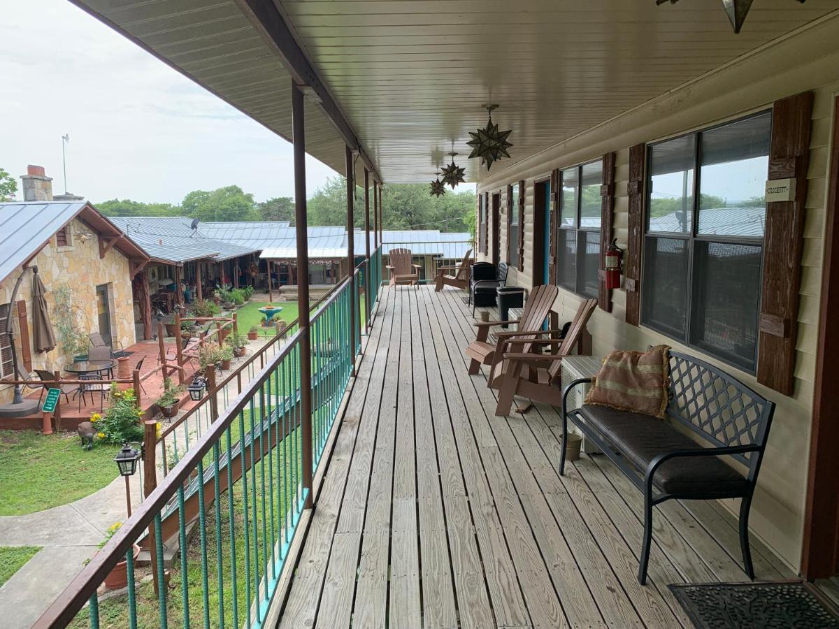 Diamond H Lodge B&B Бандера Екстер'єр фото