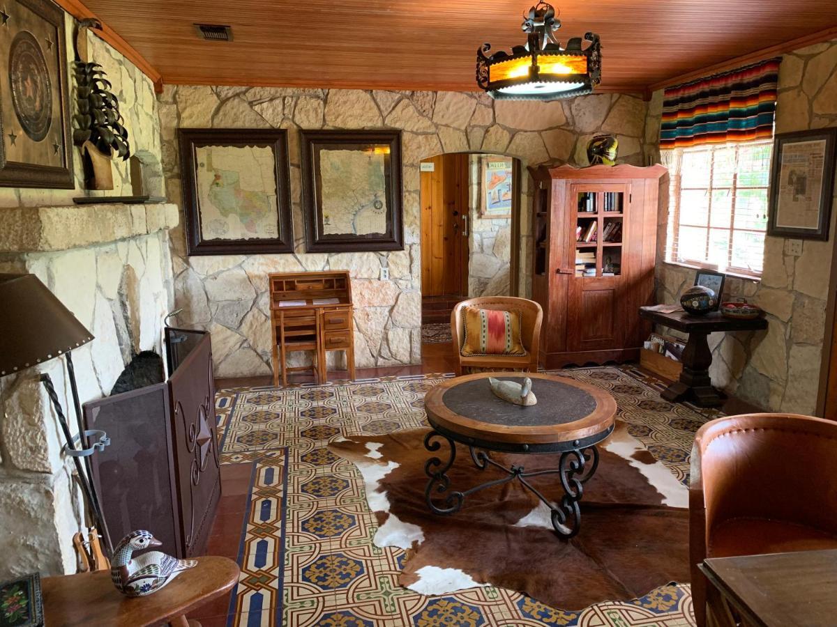 Diamond H Lodge B&B Бандера Екстер'єр фото